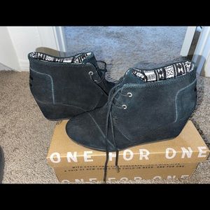 toms shoe wedges